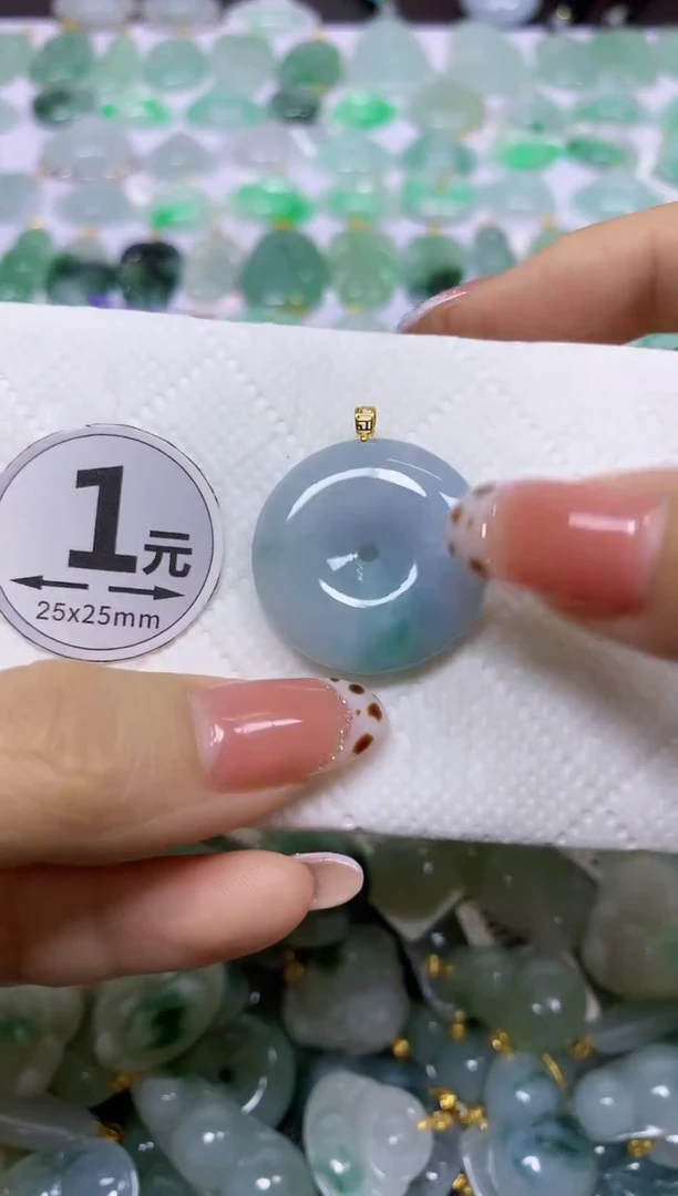 颈饰18K金镶嵌翡翠 天然翡翠A货