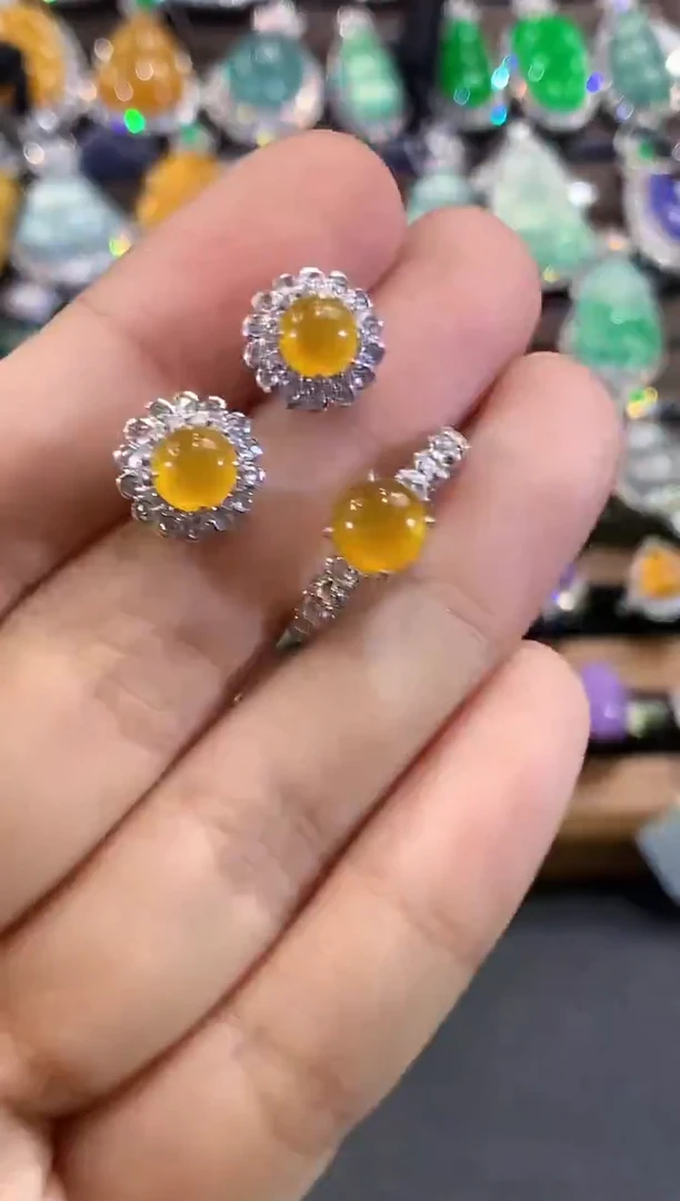 18K金镶嵌翡翠耳饰丁*C35 戒指耳饰一套