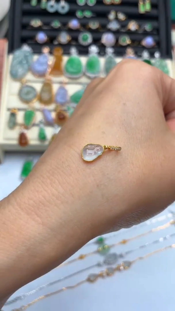 颈饰18K金镶嵌翡翠天然翡翠A货