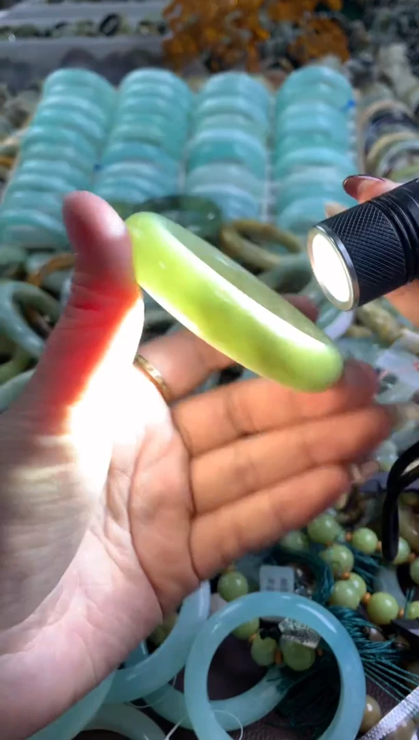 【闪购商品】蛇纹石玉手镯未镶嵌3133