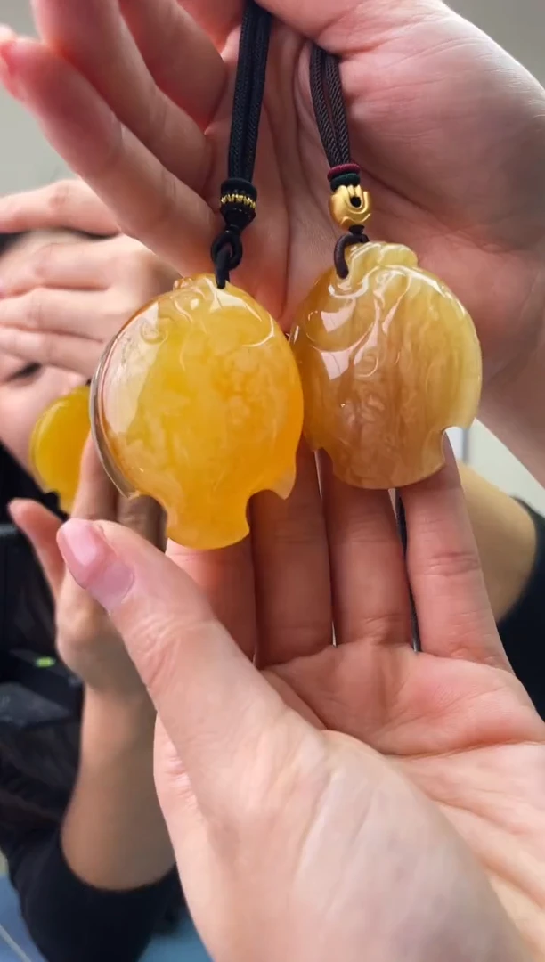 琥珀未镶嵌珠宝奇石T020微瑕假一罚十，多样性发一件