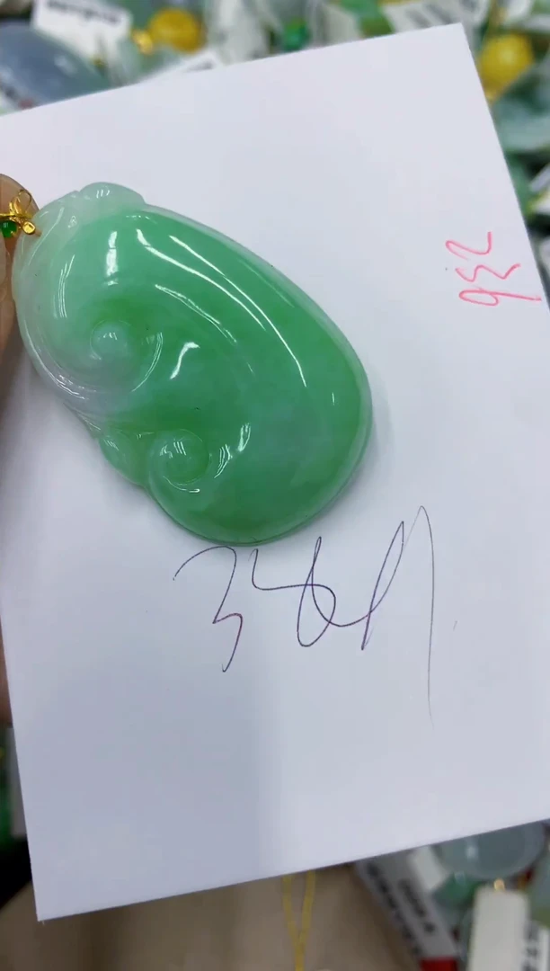 颈饰18K金镶嵌翡翠111111111111