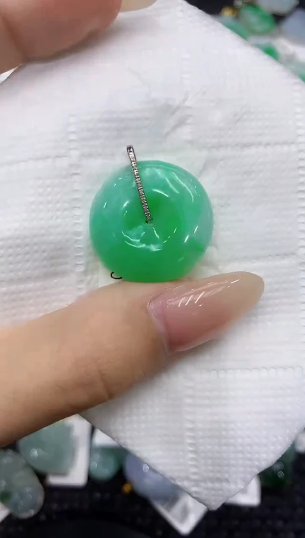 翡翠18K金镶嵌颈饰111111111111