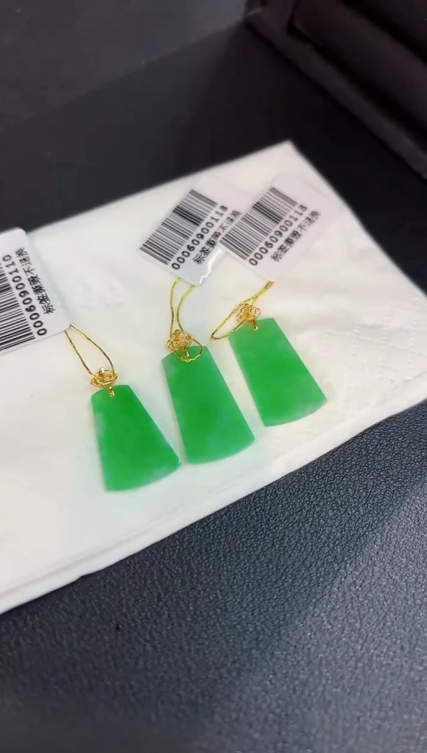 翡翠18K金镶嵌吊坠(不含链)缅料A货/多样性发货/一件