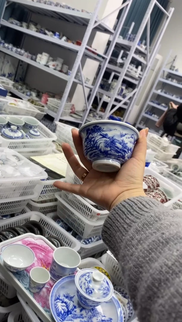 陶瓷山水堆白压手杯100毫升