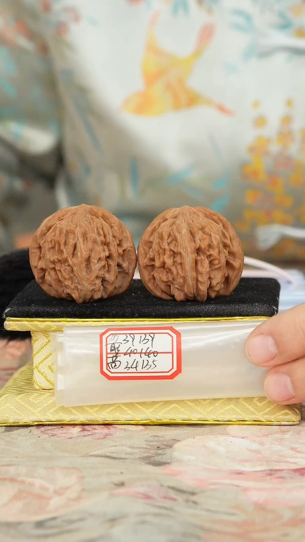 【闪购商品】文玩核桃把件一代楼