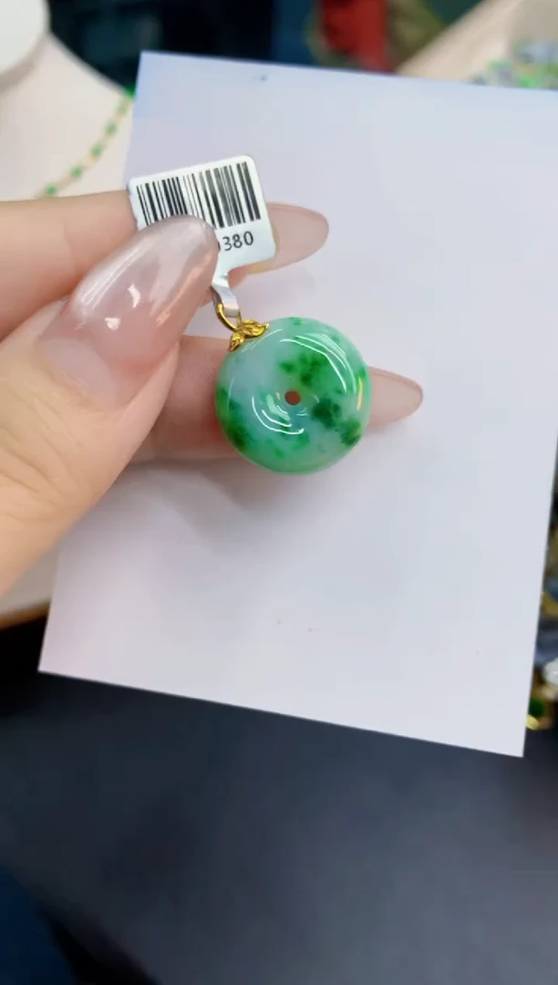 翡翠未镶嵌颈饰1