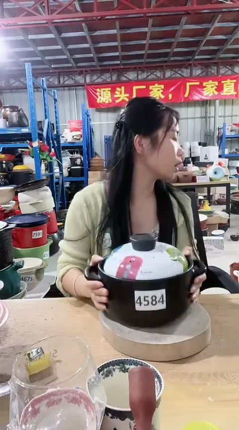 4584瑕疵2.5黑锅带盖不圆