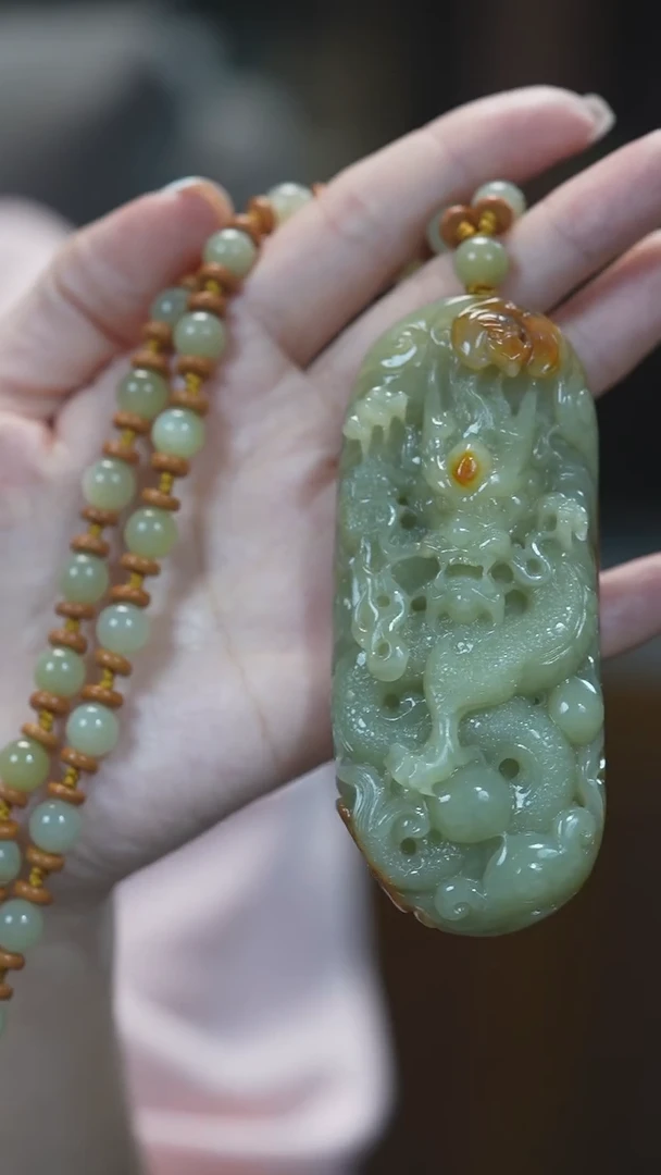 颈饰未镶嵌和田玉龙牌