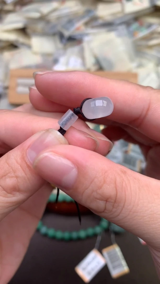 翡翠挂件未镶嵌 —