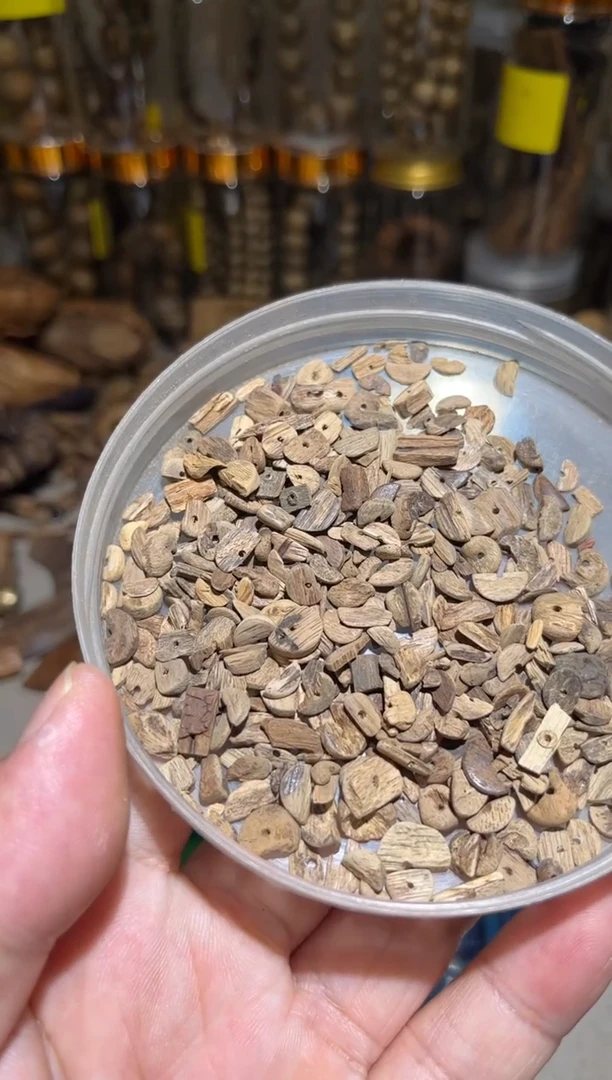 沉香沉香碎屑古*。印尼土沉10（克）