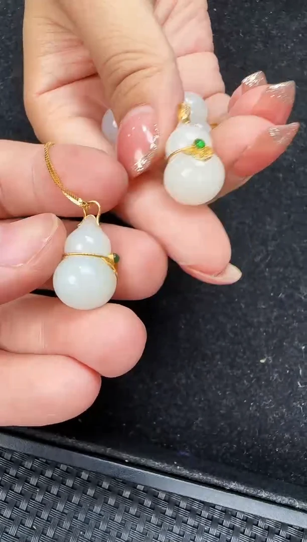 和田玉18K金镶嵌颈饰俄芭莎葫芦多样性发一