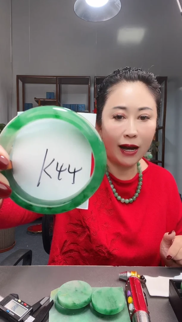 【闪购商品】石英质玉手镯未镶嵌非洲翠
