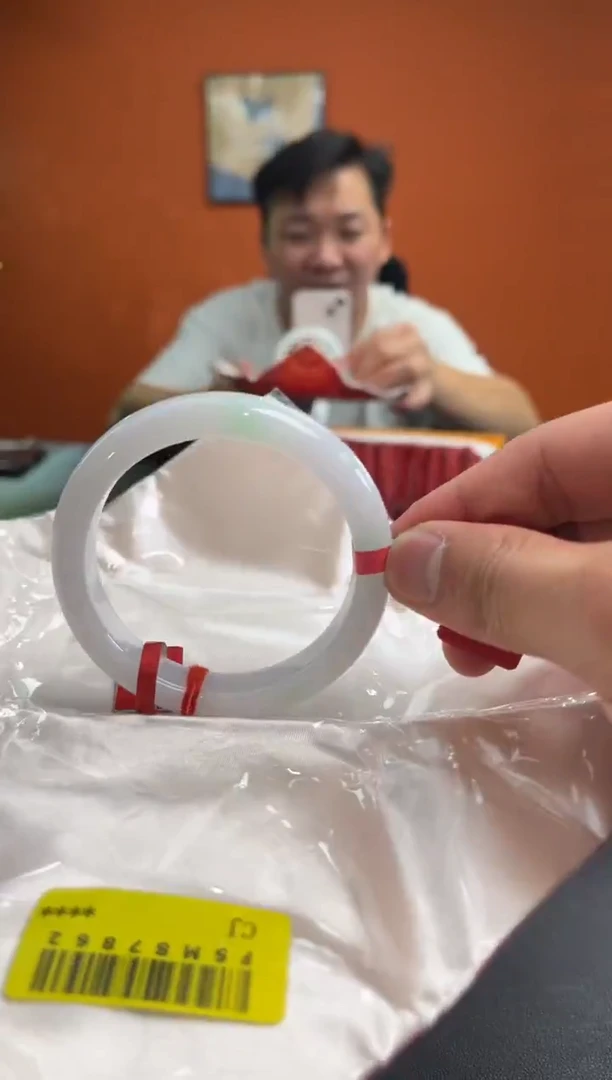 未镶嵌手镯翡翠翡翠手镯