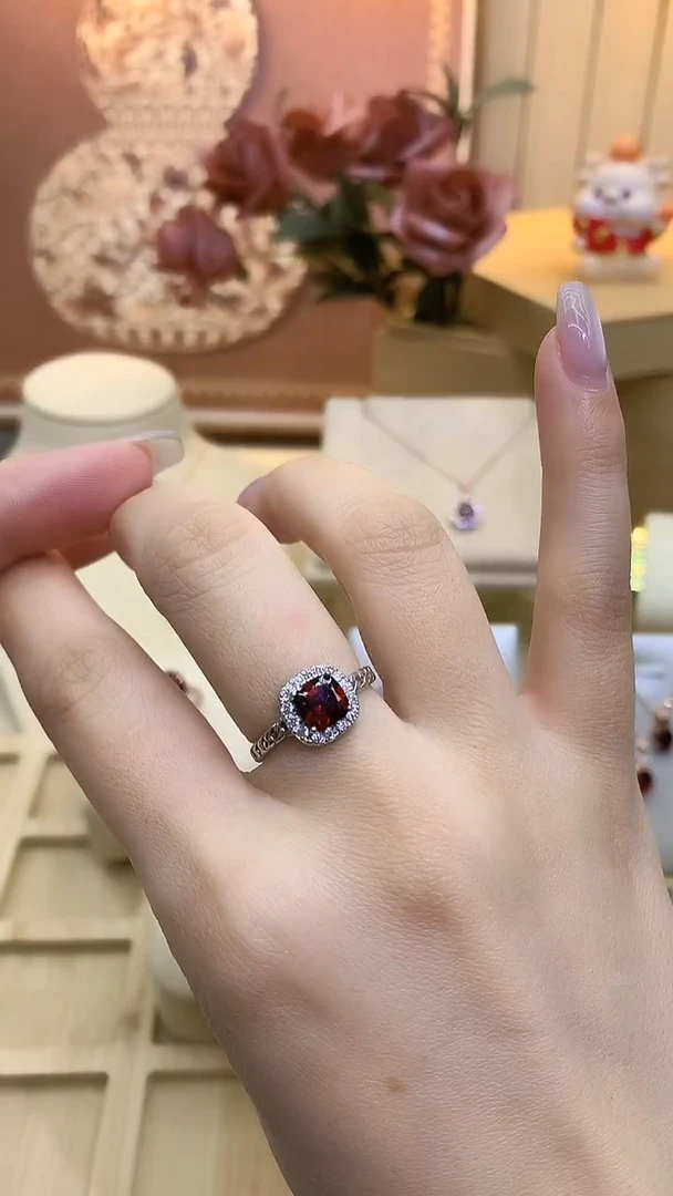 银S925镶嵌戒指石榴石守护