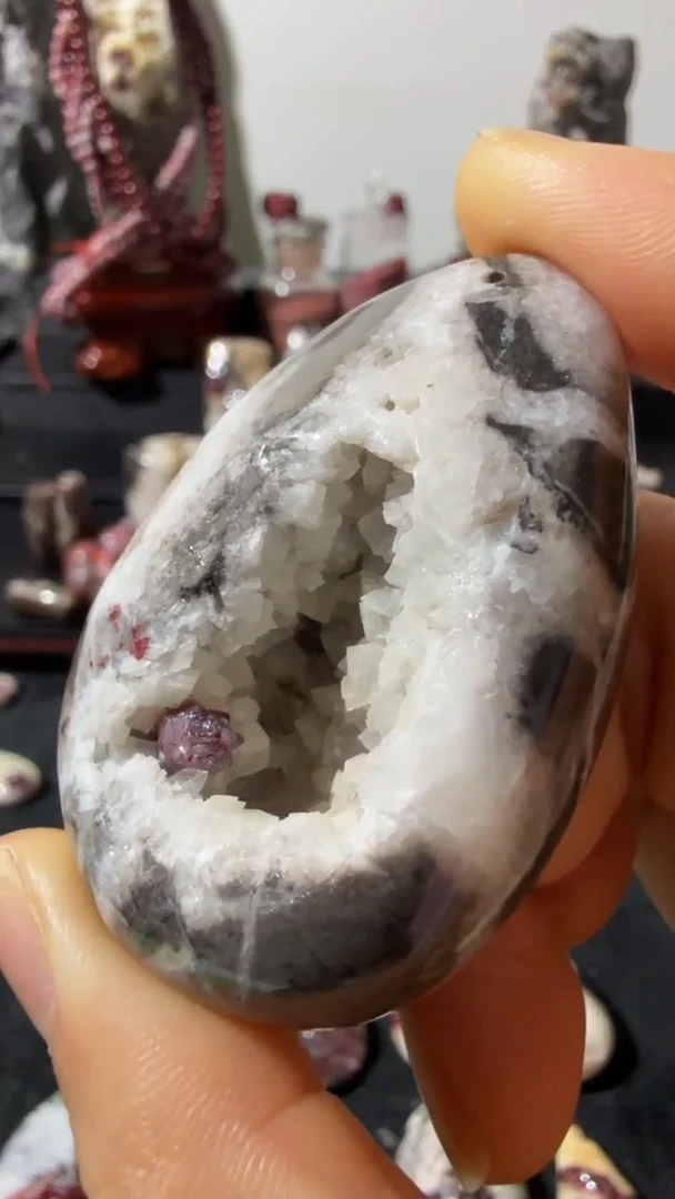 天然辰砂天然辰砂天然朱砂大晶砂随行吊坠