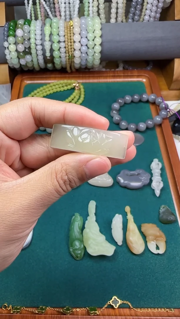 【闪购商品】和田玉无未镶嵌荷花手牌