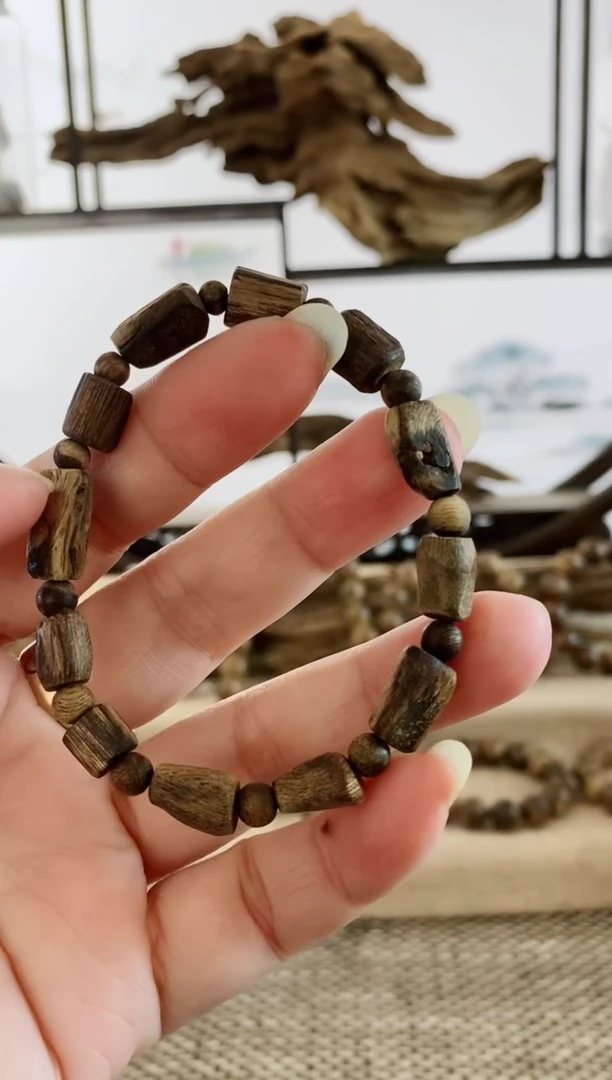 沉香手串越南老惠安虫蝼随形单圈44.6克