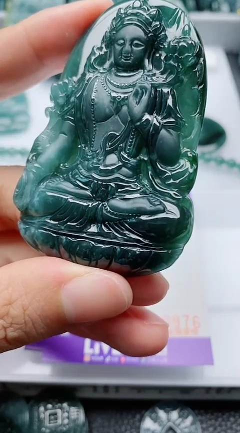 颈饰未镶嵌翡翠