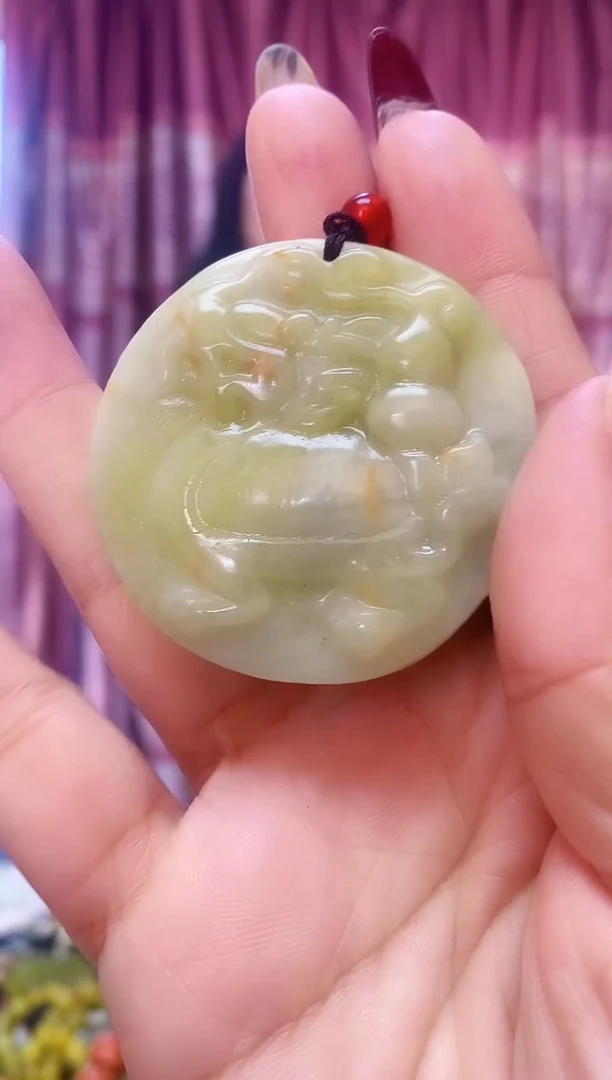 未镶嵌蛇纹石玉吊坠