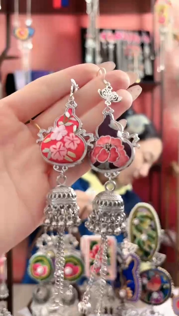 织绣云织谣民族风精美饰品   86