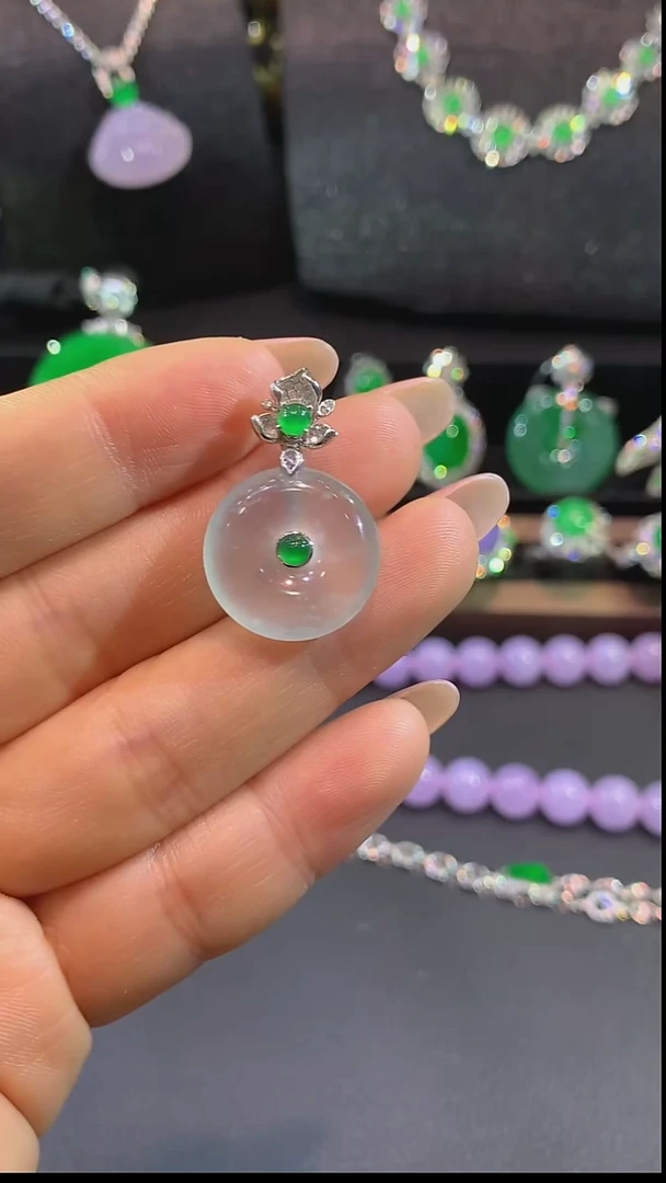 吊坠(不含链)18K金镶嵌翡翠吊坠