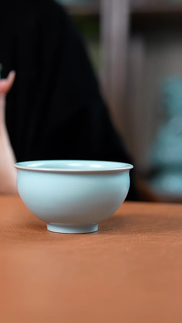 瓷片仿古天青束口杯瑕