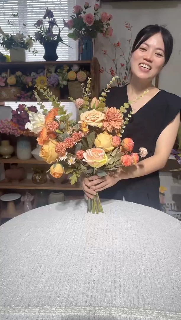 28  橘色复古混搭色系手感玫瑰鸢尾花混搭花束，清仓尾货福利