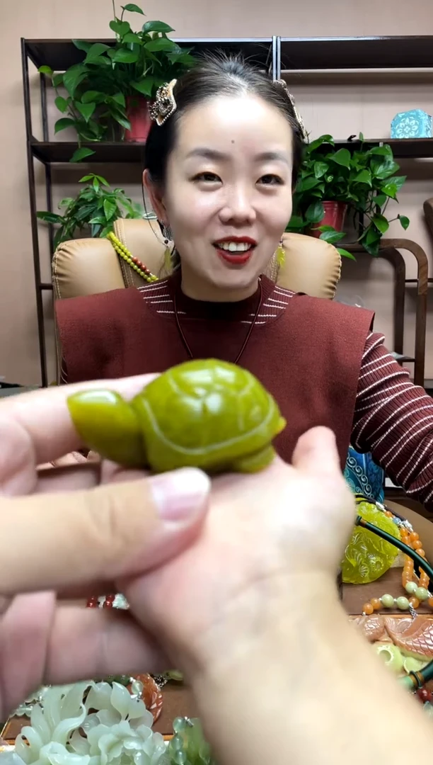 未镶嵌岫玉吊坠多样性发货发其中之一