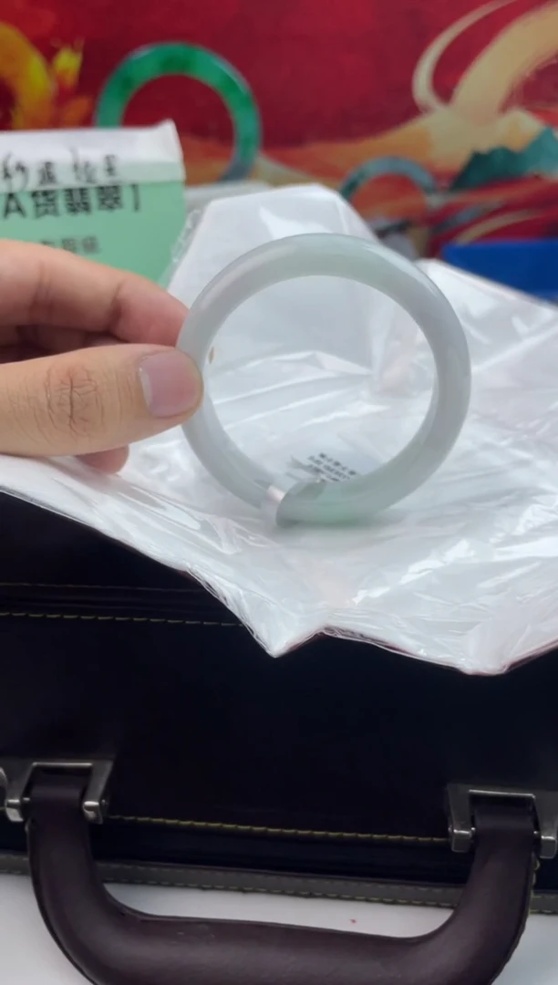 【闪购商品】翡翠手镯未镶嵌20翡翠手镯（微瑕）