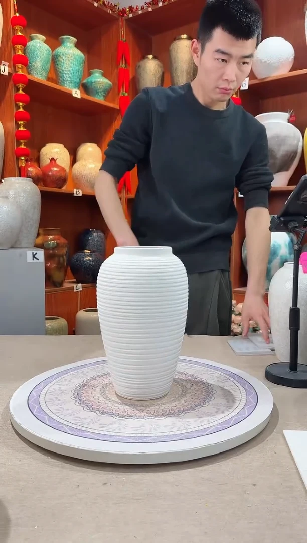 【闪购商品】瓶白螺纹 中号 精品陶瓷花瓶 无花 