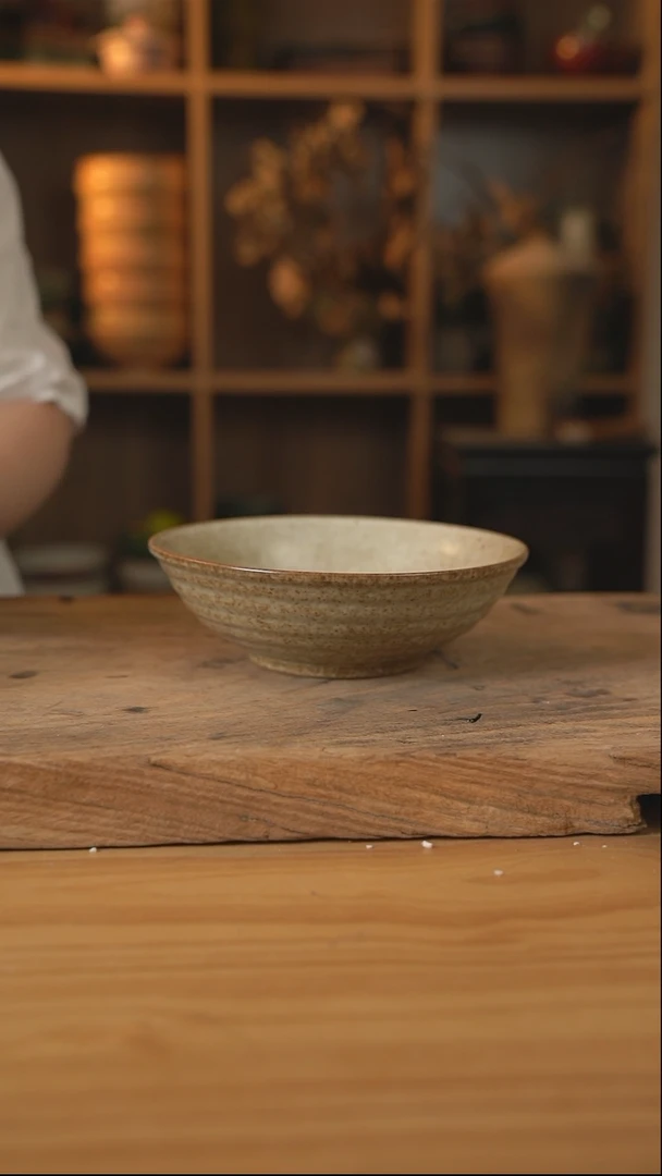 奶奶系列的8英寸螺纹面碗