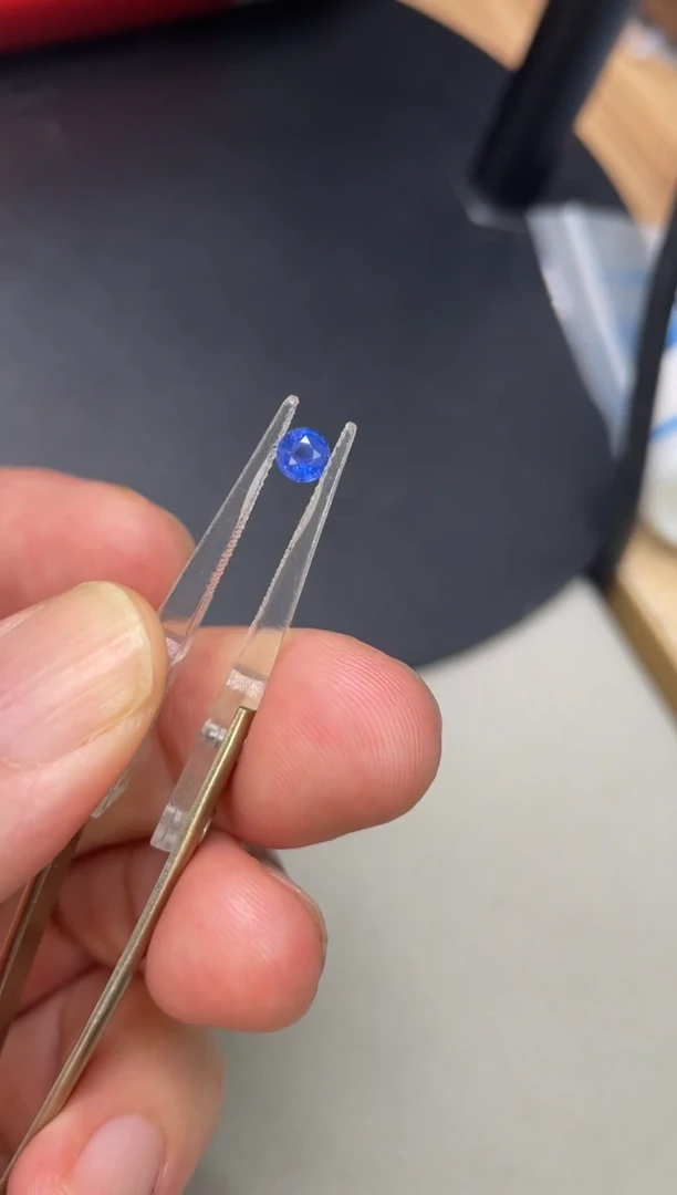 蓝宝石裸石未镶嵌有烧43分蓝宝石