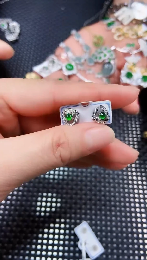 【闪购商品】翡翠耳饰未镶嵌11111111