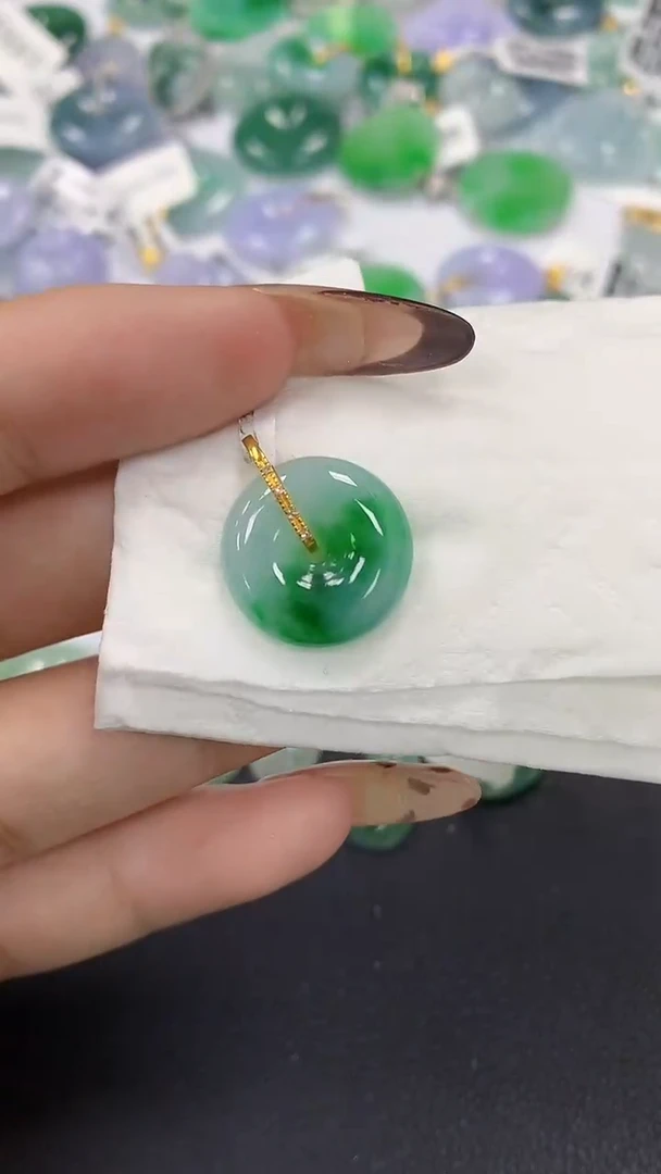 颈饰18K金镶嵌翡翠a货假一赔三支持复检百元上9元证书费自理