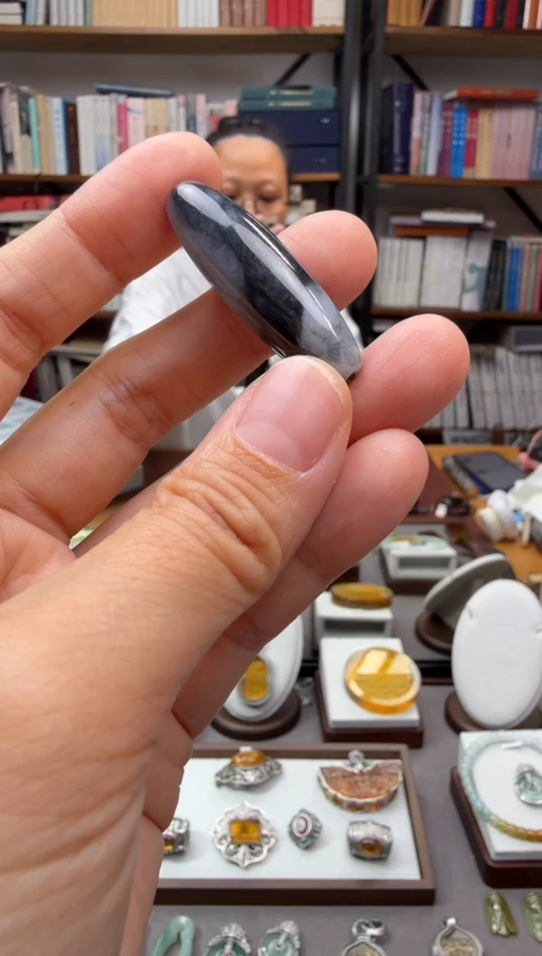 翡翠未镶嵌颈饰桶珠吊坠