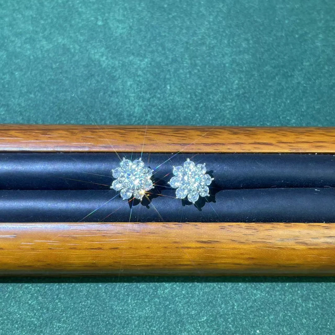 s2722白色太阳花耳钉多样性发货