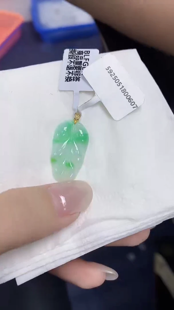 翡翠18K金镶嵌颈饰天然缅甸翡翠A货