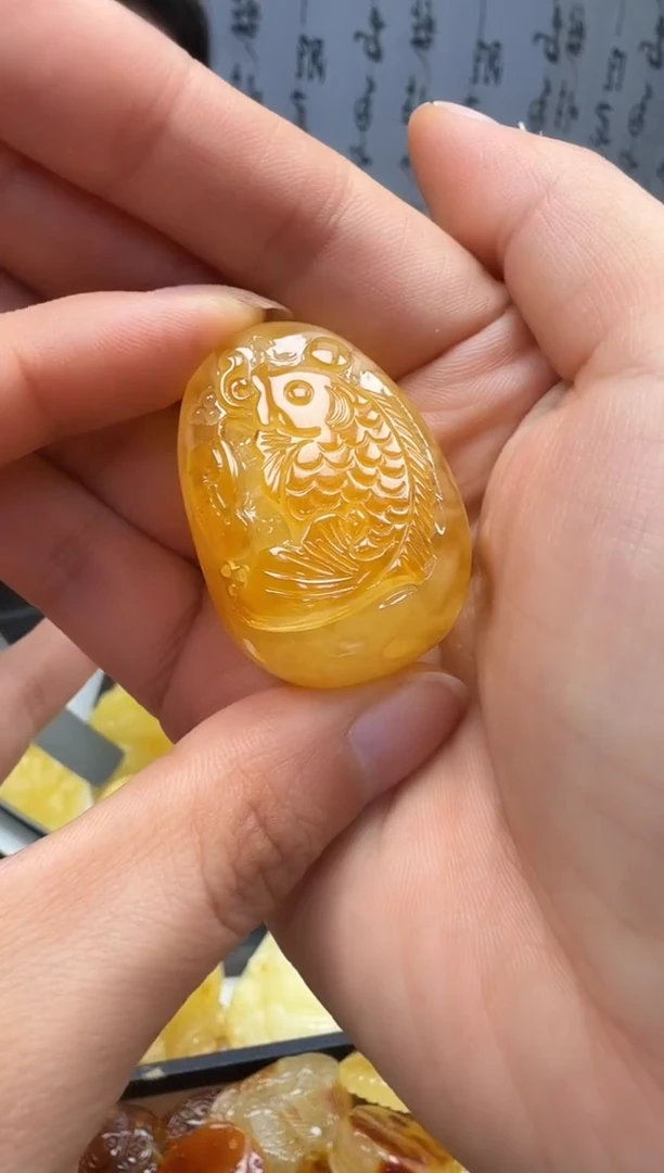 裸石琥珀未镶嵌如图