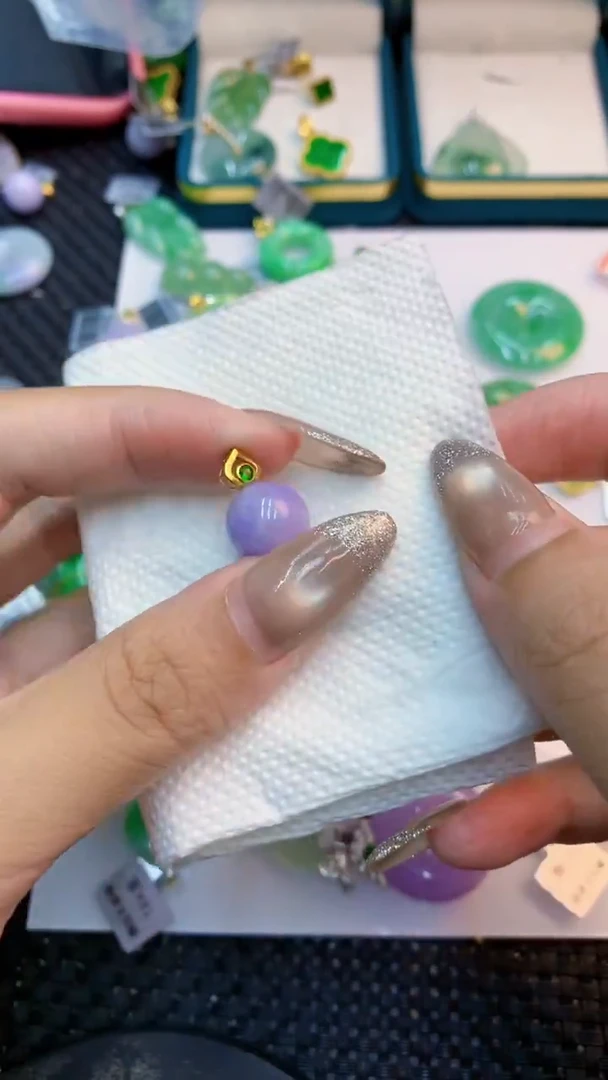 颈饰18K金镶嵌翡翠1