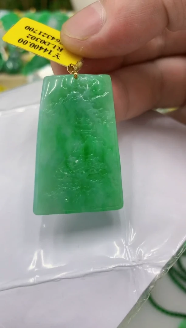 翡翠18K金镶嵌颈饰挂件