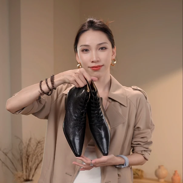 气质英伦风时尚羊皮尖头靴子秋冬马丁靴低跟真皮切尔西短靴女黑色