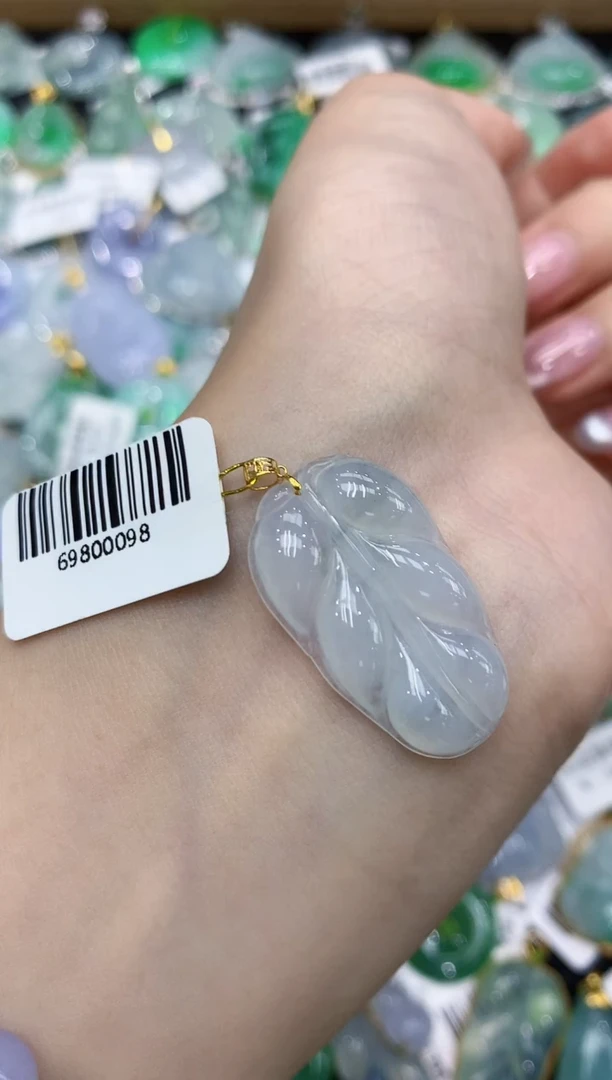 翡翠18K金镶嵌颈饰111111111111