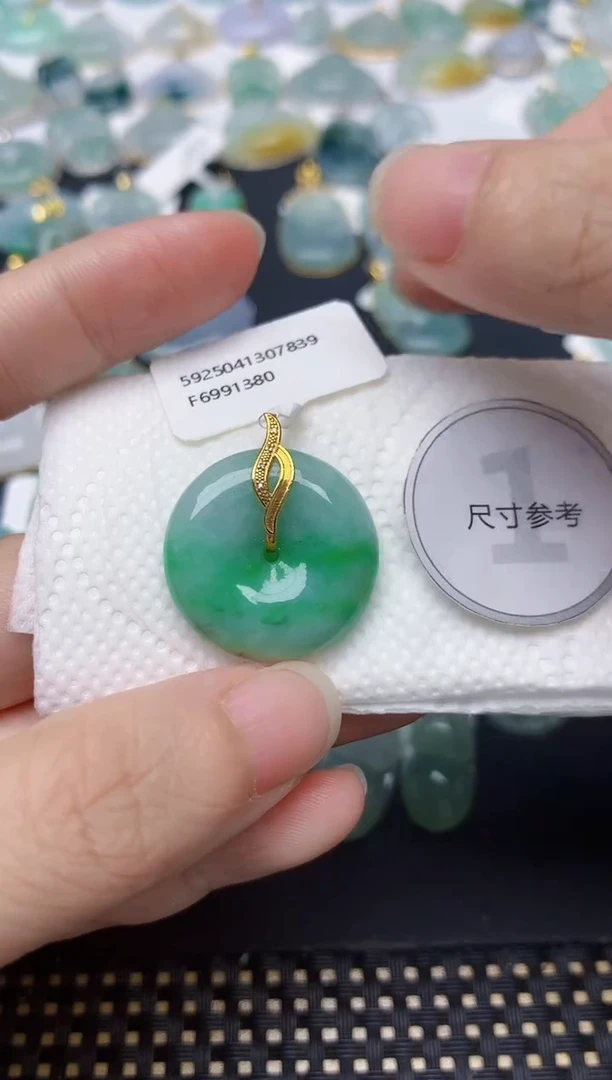颈饰18K金镶嵌翡翠天然缅甸A货翡翠