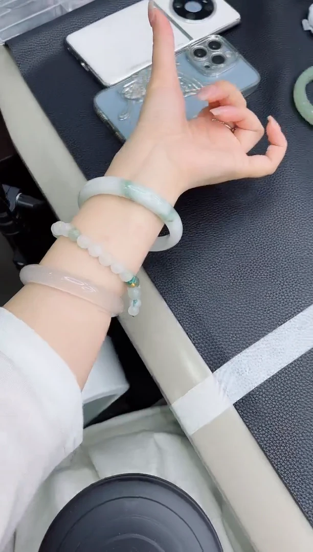 石英质玉手镯未镶嵌127-60