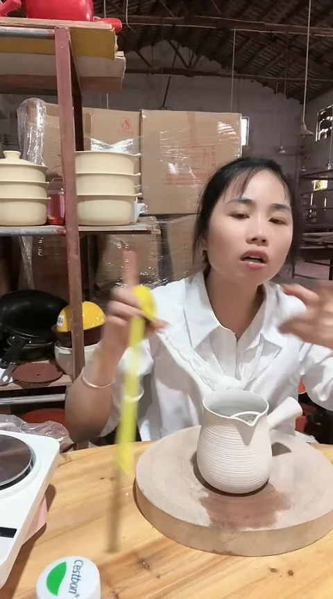 陶瑕疵小号白泥手把壶不带盖