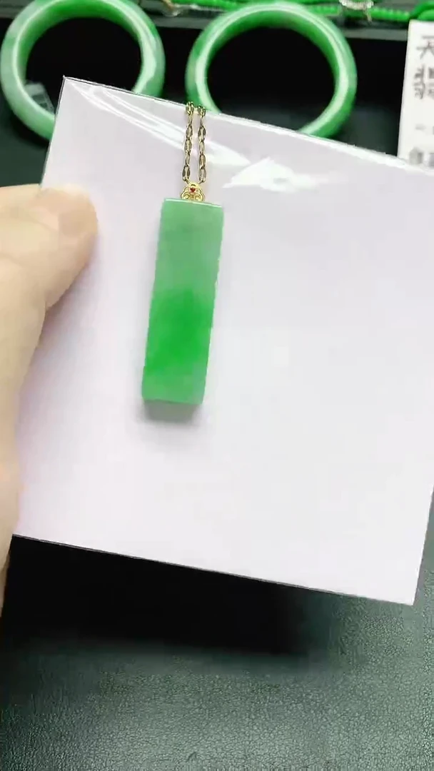 项链18K金镶嵌翡翠赠礼盒证书