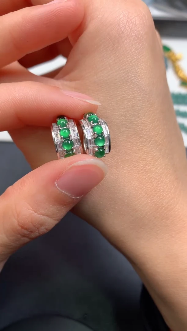 【闪购商品】翡翠颈饰银S925镶嵌耳包