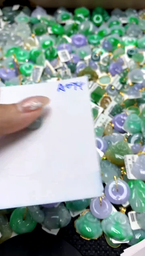 【闪购商品】翡翠颈饰18K金镶嵌11111111111111