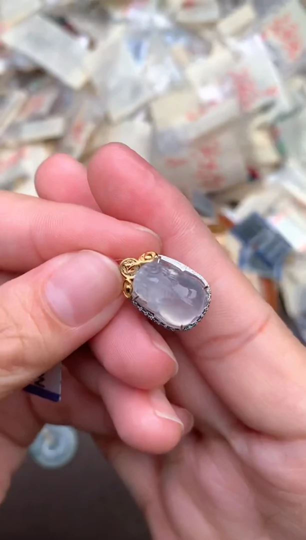 18K金镶嵌挂件翡翠—